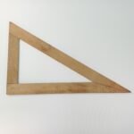 Ξύλινο ορθογώνιο τρίγωνο χάρακας