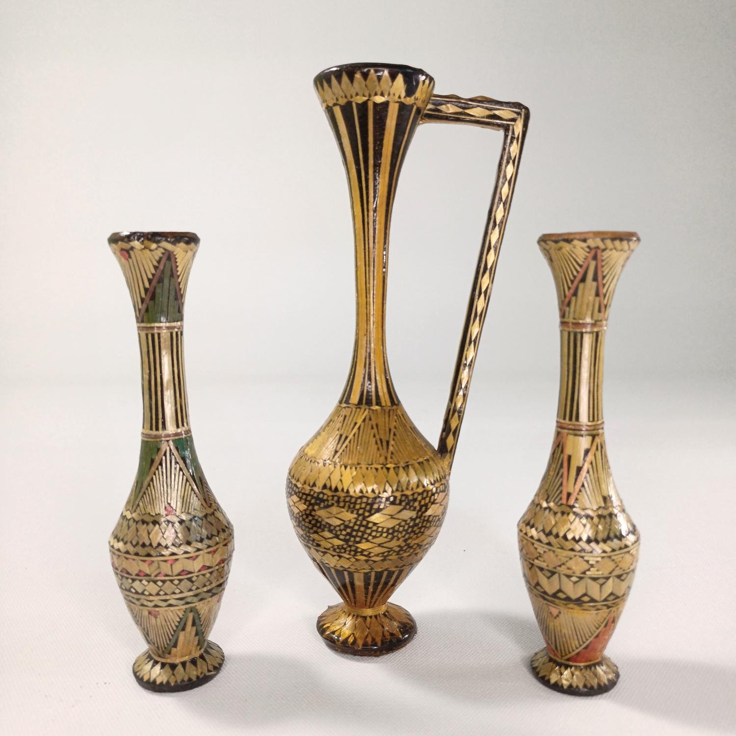 1B1-14-20250701_065859-1500x1500 3 ξύλινα μικρά βάζα με μαρκετερί από τις φυλακές Κέρκυρας - Image 1