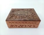 Ξύλινο κουτί με περίτεχνα σκαλίσματα