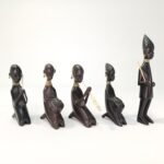 6 αφρικανικές φιγούρες - Hand-Carved Red Wood - Image 2
