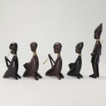 6 αφρικανικές φιγούρες - Hand-Carved Red Wood - Image 5