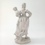 Πορσελάνινη φιγούρα κοπέλας με στάμνα - Image 2