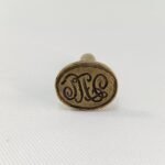 Σφραγίδα για βουλοκέρι με αρχικά Σ.Π.Τ. (πρώτο μισό 20ού αιώνα), Σπάνια