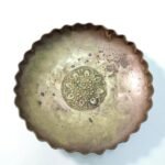 Διακοσμητικό χάλκινο σκεύος με ανάγλυφο σχήμα