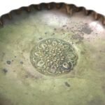 Διακοσμητικό χάλκινο σκεύος με ανάγλυφο σχήμα - Image 2