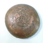 Διακοσμητικό χάλκινο σκεύος με ανάγλυφο σχήμα - Image 3