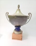 Κύπελο βράβευσης με καπάκι σε μαρμάρινη βάση