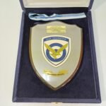 Τιμητική Πλακέτα του Γ.Ε.Α. σε Υποναύαρχο (Μάρτιος 2001)