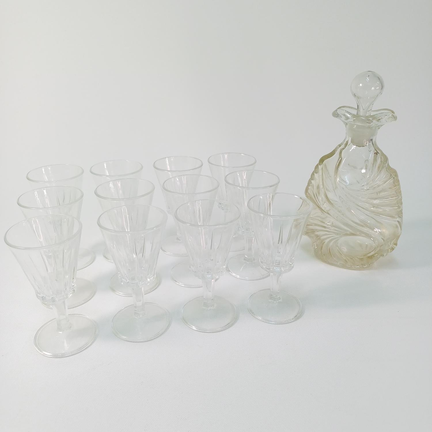 4B2-2-20250717_073547-1500x1500 Set ποτηριών λικέρ με φιάλη - Image 1