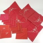 Σετ διακοσμητικών κόκκινων τραβερσών-καρέ (12 τεμάχια)
