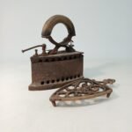 Αντίκα σίδερο κάρβουνου και περίτεχνη βάση - Image 4