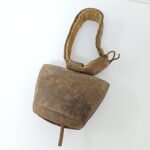 Παραδοσιακή κουδούνα ζώου με περιλαίμιο