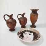 Διακοσμητικά κεραμικά και ξύλινα αντικείμενα σε καφέ αποχρώσεις (4 τεμ.)