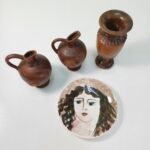 Διακοσμητικά κεραμικά και ξύλινα αντικείμενα σε καφέ αποχρώσεις (4 τεμ.) - Image 2