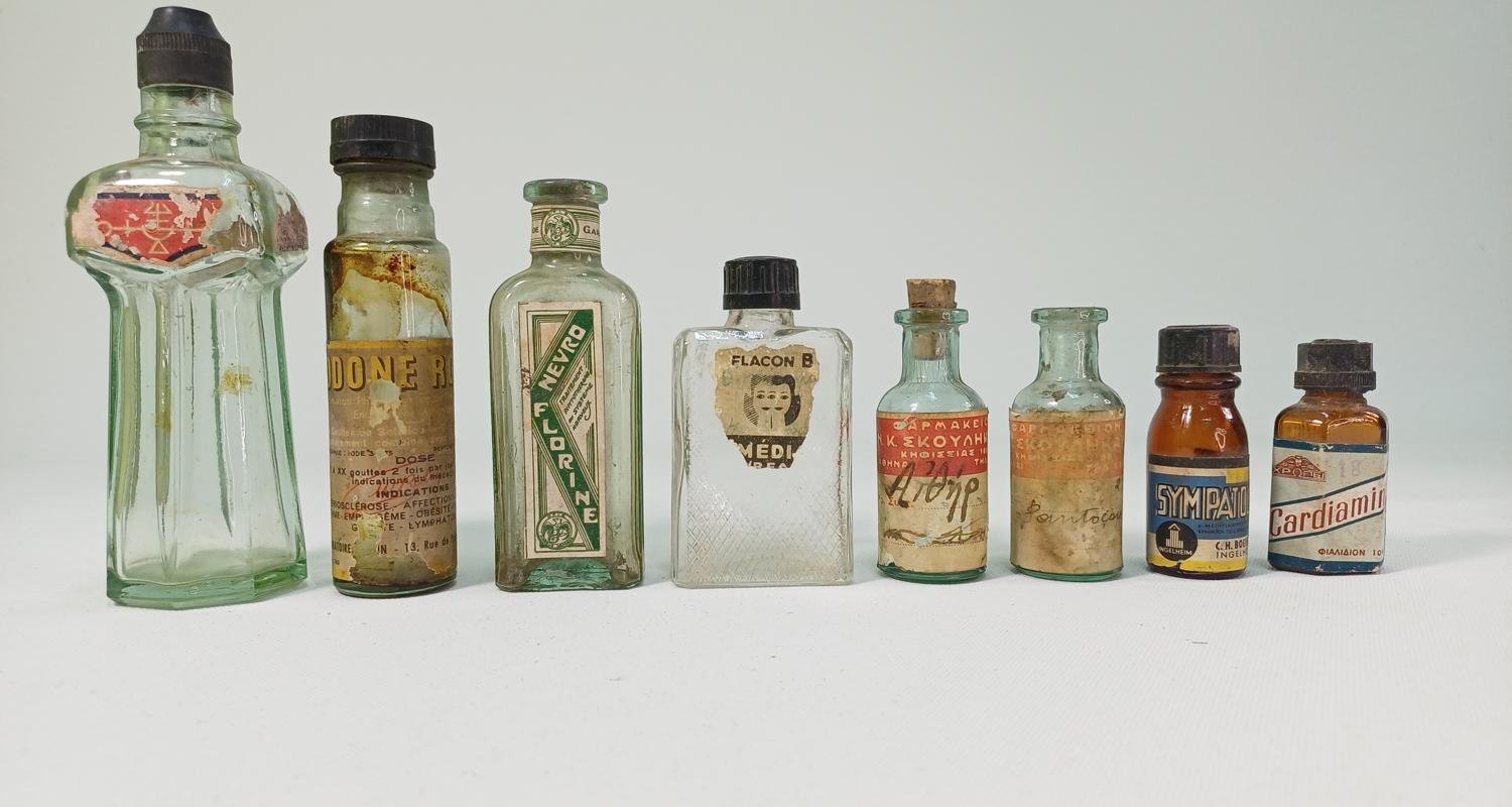 7B5-8-20250803_190120-1500x800 Μπουκαλάκια αντίκες φαρμακείου (LOT 8 τεμαχίων) - Image 1