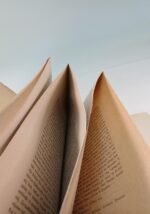 "Μεταξύ Δύο Κόσμων" Η. Ι. Λούβαρι (1949) - Image 2