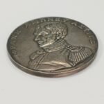 Ασημένιο μετάλλιο - Εορτασμός της εκατονταετηρίδας από τον θάνατο του Βρετανού Φιλέλληνα Φρανκ Άμπνεϋ Άστιγξ 1928 - Image 3