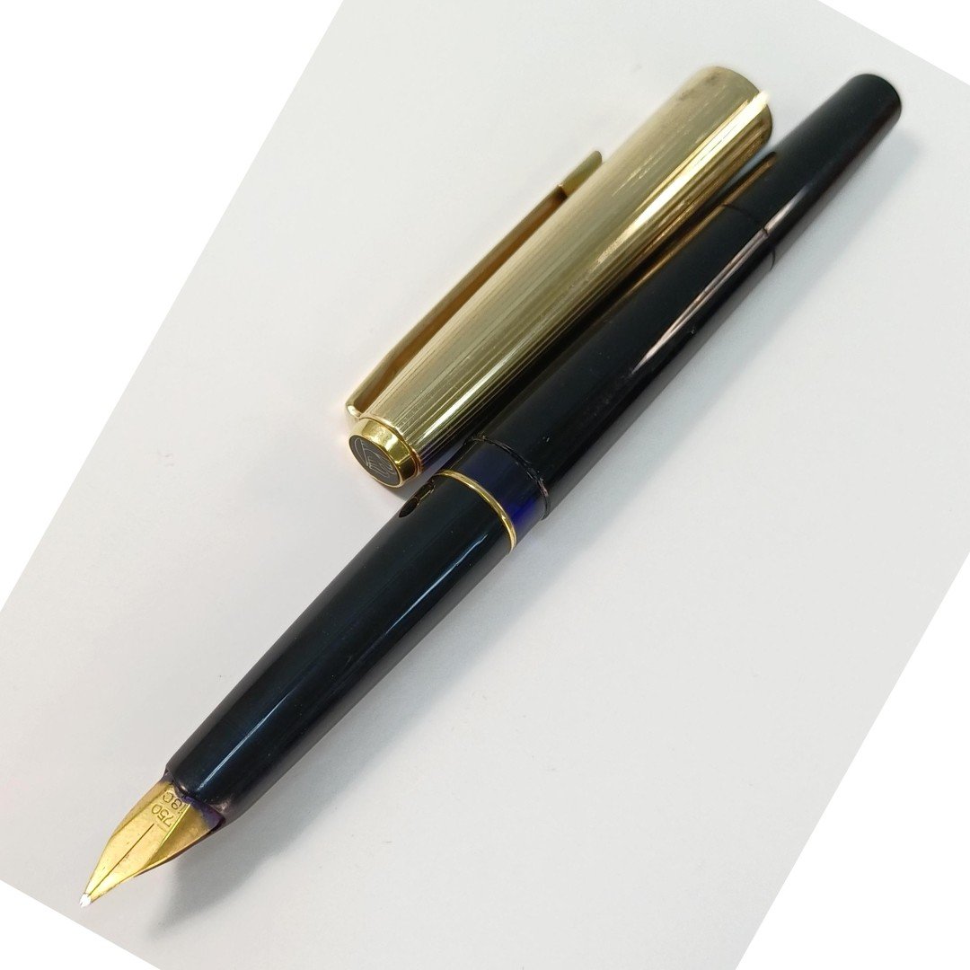 A8-18-11-20251021_091739 Πένα "Pelikan M30" Farbwerke Hoechst AG. (μαύρο- χρυσό) - Image 1