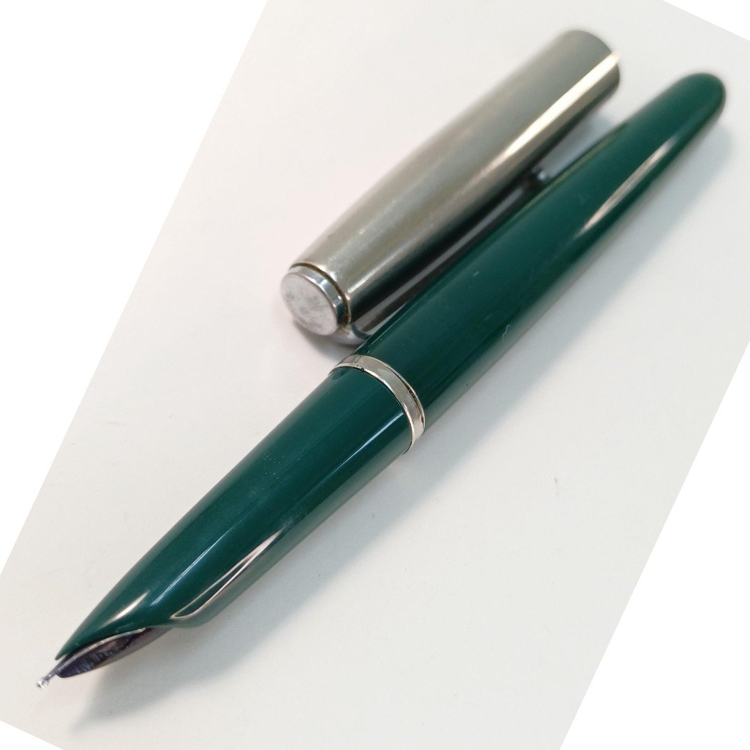 A8-18-9-20251021_091130 Πένα "PARKER - Made in USA" (Δασικό Πράσινο - ασημί) - Image 1