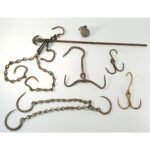 Διάφορα τσιγκέλια και καντάρι παραδοσιακής ζυγαριάς (LOT 5 τεμαχίων)