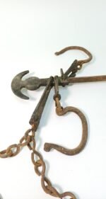 Διάφορα τσιγκέλια και καντάρι παραδοσιακής ζυγαριάς (LOT 5 τεμαχίων) - Image 3