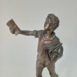 Χάλκινο γλυπτό "Αγόρι με εφημερίδες" σε μαρμάρινη βάση by P. Uccello, Napoli - Image 2