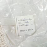 Μεταξωτά λευκά είδη (τραπεζομάντηλο, καρέ και τραβέρσα) (4 τεμάχια) (Made in China) - Image 2