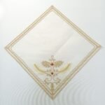 Λευκά είδη από οργάντζα (1 τραβέρσα και 16 διακοσμητικές πετσέτες πιάτου) - Image 2