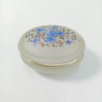 Μπιζουτιέρα vintage γυάλινη με διακόσμηση λουλουδιών