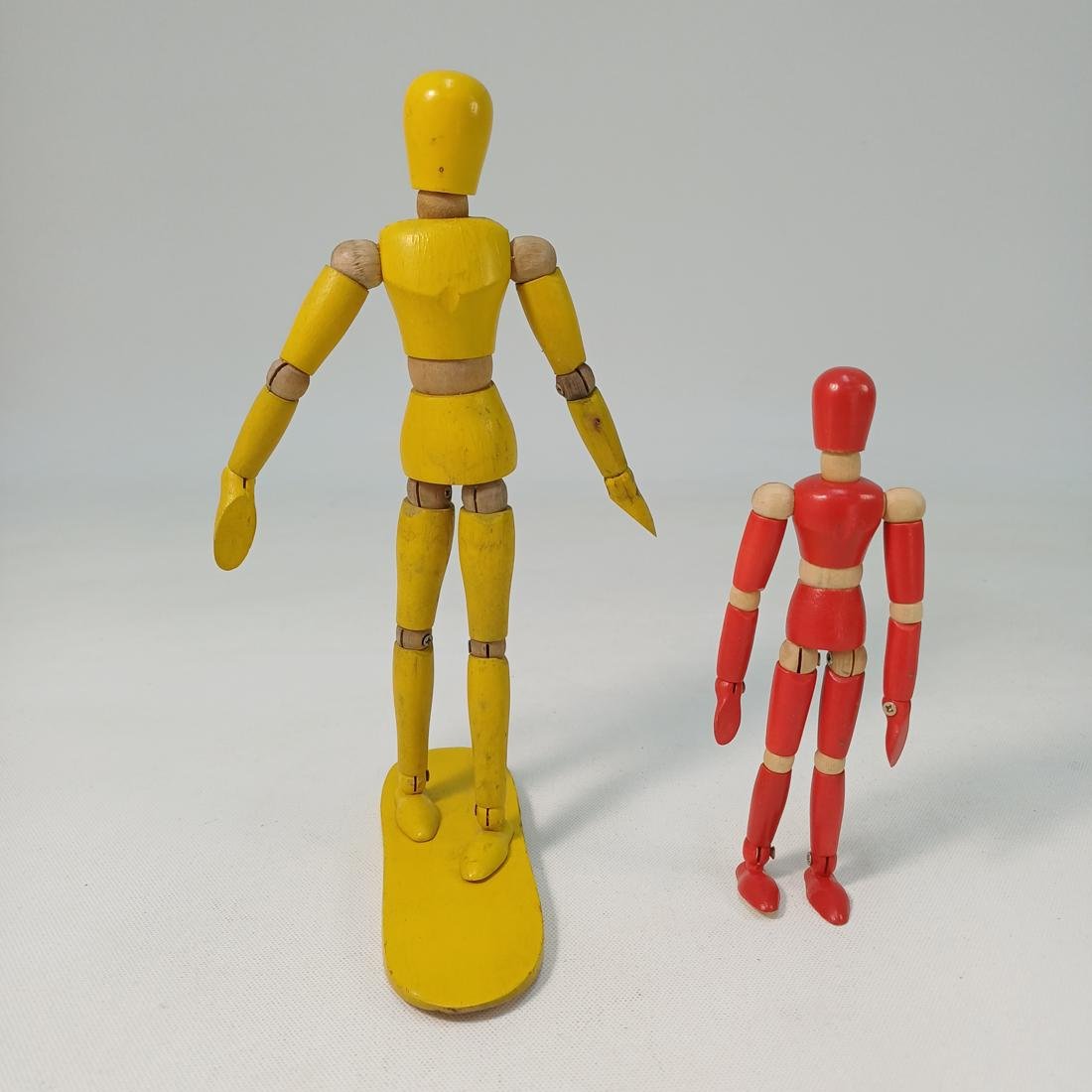 6B6-9-20251217_102850-1100x1100 Ξύλινα καλλιτεχνικά μανεκέν (2 τεμάχια) - Image 1