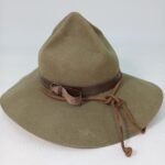 Επίσημο πλατύγυρο καπέλο Προσκόπων Ελλάδος με ορειχάλκινο έμβλημα - Image 4