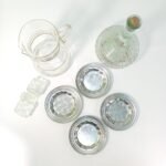 LOT ειδών σερβιρίσματος (κανάτα/καράφα/αλατοπίπερο/μεταλλικά πιατάκια) (7 τεμάχια) - Image 2