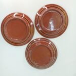 Κεραμικά παραδοσιακά πιατικά (LOT 9 τεμαχίων) (Bulgarian redware pottery/ Porcelaine opaque de Gien, France/ China) - Image 4