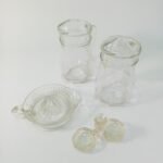 Vintage είδη κουζίνας (LOT 4 τεμαχίων) (κανάτες/λεμονοστύφτης/αλατοπίπερο)