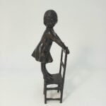 Χάλκινο γλυπτό "Κορίτσι στην καρέκλα" σε σχέδιο Juan Clara, συλλεκτικό