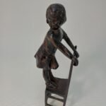 Χάλκινο γλυπτό "Κορίτσι στην καρέκλα" σε σχέδιο Juan Clara, συλλεκτικό - Image 4