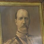 Λιθόγραφη προσωπογραφία του Βασιλέως Γεωργίου Α' σε ξυλόγλυπτη κορνίζα - Image 2