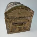 Vintage ξύλινο μπαούλο με χάλκινη και ορειχάλκινη διακόσμηση - Image 10