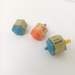 Παιχνίδι σβούρες "ΠΑΡΤΑ ΟΛΑ" vintage (δεκαετίας 1980) (3 τεμάχια) - Image 2