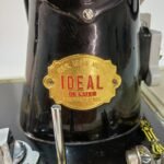 Ραπτομηχανή IDEAL Deluxe στη θήκη της, vintage (Made in Italy) - Image 3