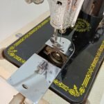 Ραπτομηχανή IDEAL Deluxe στη θήκη της, vintage (Made in Italy) - Image 17