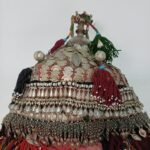 Παραδοσιακό νυφικό κάλυμμα κεφαλής (headdress) με χάντρες και έκτυπα ελάσματα - Image 6