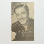 Φωτογραφία με το ιδιόχειρο αυτόγραφο του ηθοποιού Errol Flynn (δεκαετίας 1940)