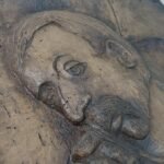 Ξυλόγλυπτη ανάγλυφη ανδρική μορφή, ιταλικής προέλευσης - Image 4