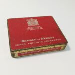 WWII- Βρετανία, Μεταλλικό κουτί τσιγάρων Benson And Hedges με ένδειξη "NAAFI Stores for HM forces"