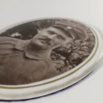 Φωτογραφία Γερμανού στρατιώτη του Α' Παγκοσμίου Πολέμου σε οβάλ πορσελάνη (αρχές 20ού αιώνα) - Image 2