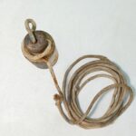Παραδοσιακό ζύγι χτισίματος (νήμα της στάθμης) (μέσα 20ού αιώνα) - Image 2