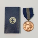 Μετάλλιο Εθνικής Αντίστασης 1941-1945 (Β' Τύπος) με το επίσημο δίπλωμα απονομής του - Image 2