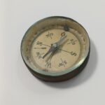 Πυξίδες τσέπης από ορείχαλκο, αντίκες (τέλη 19ου-πρώτο μισό 20ού αιώνα) (2 τεμ.) - Image 4